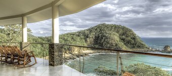 Enchanted Monkey House à couper le souffle vue sur l'océan