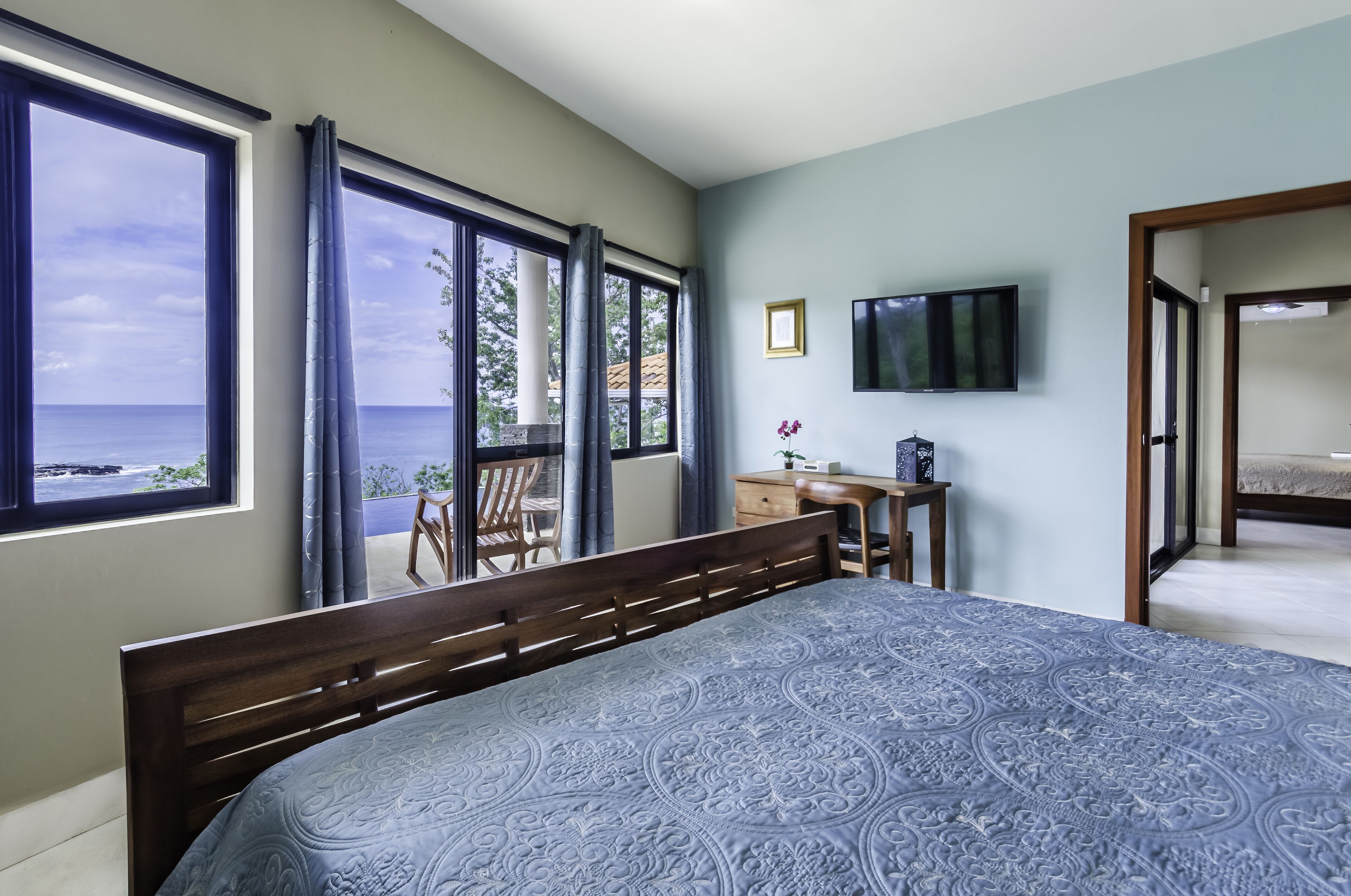 3 habitaciones, escritorio, tabla de planchar con plancha y wifi gratis 