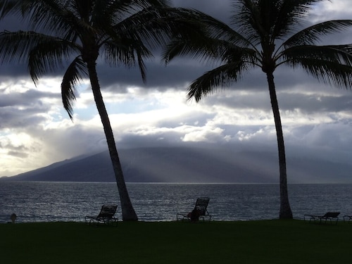 FULL OCEAN VIEW, 2nd Floor 2 BR/1 BA,  BEST STAND-UP PADDLEBOARDING ON MAUI!