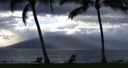 FULL OCEAN VIEW, 2nd Floor 2 BR/1 BA, BEST STAND-UP PADDLEBOARDING ON MAUI!