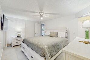 3 bedrooms, iron/ironing board, free Internet, bed sheets