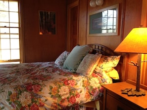 4 bedrooms, iron/ironing board, travel crib, free WiFi