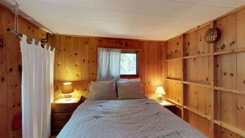 1 bedroom, bed sheets