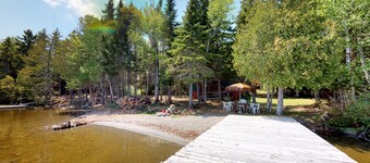 Escapade calme, adaptée aux chiens et au bord de l'eau avec plage privée, quai et foyer
