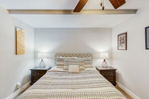 1 bedroom, free internet, bed sheets - Ski-in/out condo with WiFi - amazing location near skiing, hiking, & town (Girdwood)