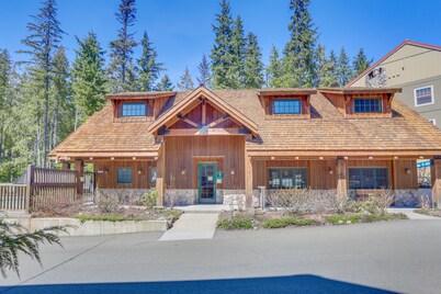 Riverfront mountain townhouse with pool & hot tub, patio, & easy ski access