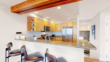 雪櫃、微波爐、焗爐、爐具