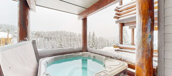 Spacious ski-in/ski-out townhome located in Moonlight Basin with private hot tub