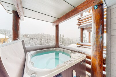 Spacious ski-in/ski-out townhome located in Moonlight Basin with private hot tub