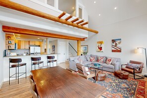 TV, fireplace, DVD player - Spacious ski-in/ski-out townhome located in Moonlight Basin with private hot tub (Big Sky)