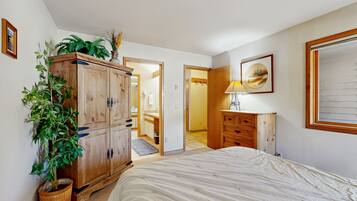 1 bedroom, internet, bed sheets