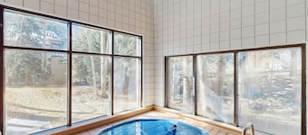 Mysig lÀgenhet med fantastisk utsikt, gemensam pool och badtunna - 350 meter till sluttningarna!