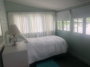 2 habitaciones, tabla de planchar con plancha, wifi y ropa de cama