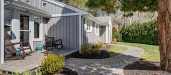 Lakefront casa w / portico, patio e cortile recintato - a breve distanza dalla spiaggia