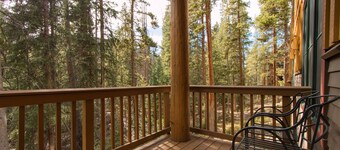 Condo Just Steps from a Free Ski Shuttle, Shared Pool and Hot Tubs