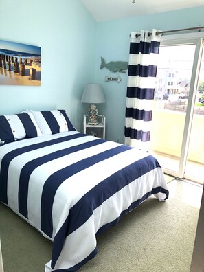 5 bedrooms, desk, WiFi, bed sheets