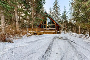 Exterior - Rustic chalet w/  sauna, views, near the slopes (Girdwood)