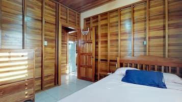 2 bedrooms, internet, bed sheets