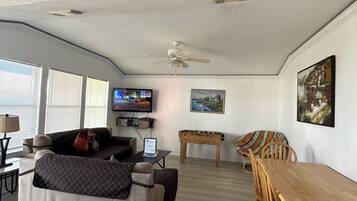 TV connectée, lecteur de DVD, livres, vidéothÚque