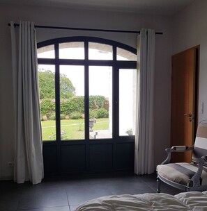 4 Schlafzimmer, Bügeleisen/Bügelbrett, Reisekinderbett, WLAN