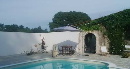 Maison à Bayonne avec piscine dans parc arboré