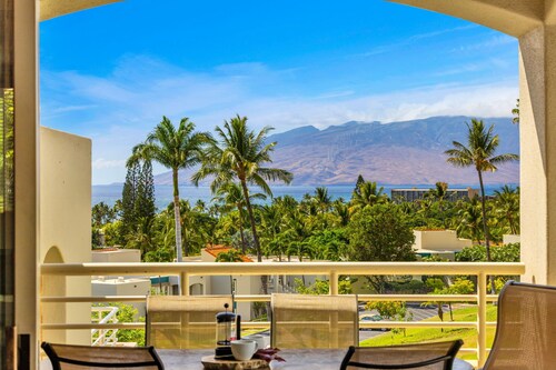EPIC VIEWS at Palms! We are OPEN and LOVE visitors.  LATE SUMMER specials!