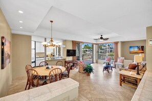 Een televisie, een dvd-speler en boeken