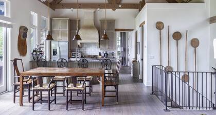 Ammattisuunnittelija sisustus, intown, auringonlasku vuoristomaisemat