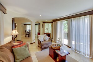 TV - Four condos together with pool access - near town (Playa Ocotal)