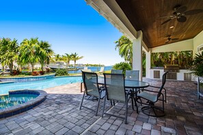 تناول الطعام بالخارج