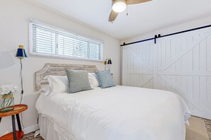 2 bedrooms, iron/ironing board, Internet, bed sheets