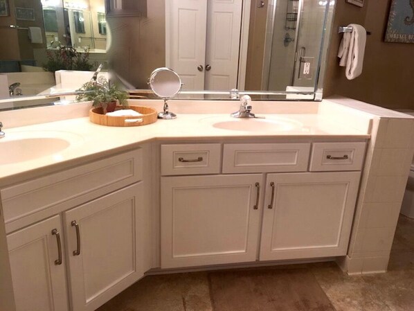 A bathroom with two sinks, a mirror, and cabinets. - NEW DISCOUNTS!!! The View! Beautiful, Classy Beach Décor; Very Comfortable! (Orange Beach)