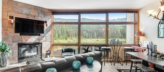 Leilighet i hjertet av River Run Village, w / jet badekar og fjellutsikt