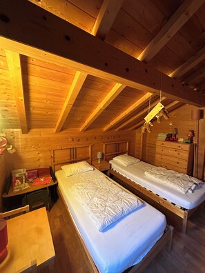 3 bedrooms, iron/ironing board, free WiFi