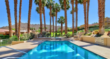 Cozy Dog-Friendly Condo, Shared Pool/Hot Tub, Near Golf Courses & National Park