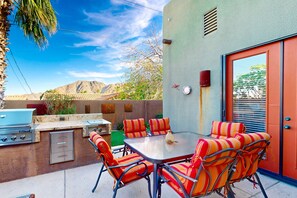 Outdoor dining - Elegant house with great outdoor space, private pool & spa - 3BR - #066636 (La Quinta)