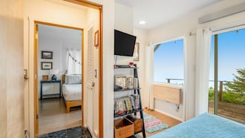 2 bedrooms, iron/ironing board, internet, bed sheets