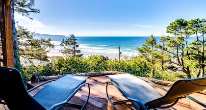 Acogedora casa con vistas panorámicas al océano y conveniente acceso a la playa.