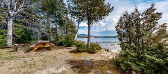 Comfy Lakefront Cabin with Gorgeous Views, Private Dock & Pebble Beach