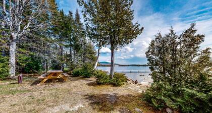 Kodikas Lakefront mökki w / upeat näkymät, yksityinen laituri ja pikkukivirantaa!