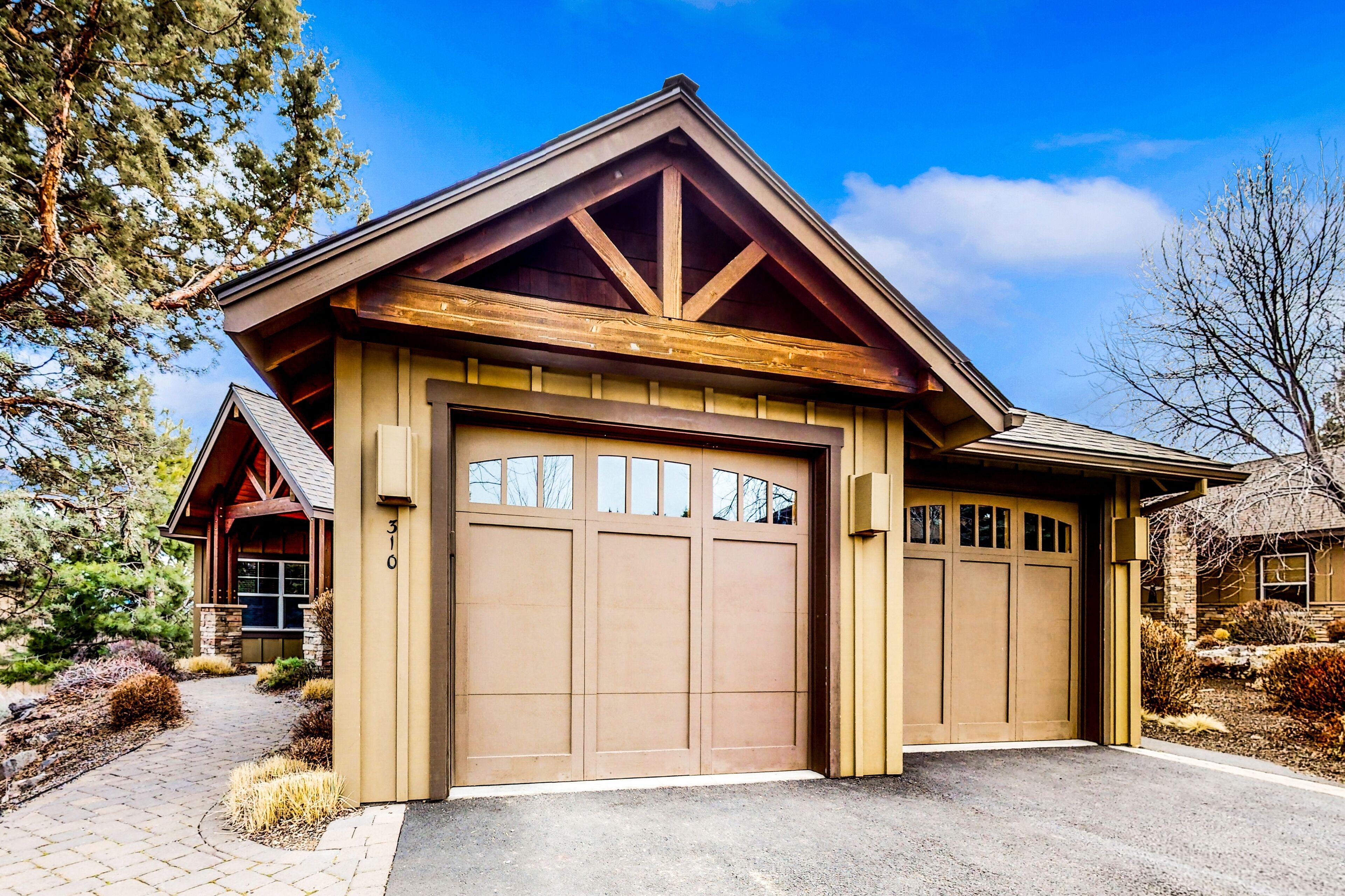 Large comfortable home w/fireplaces, deck, & short walk to pool & hot tub