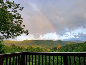 Property grounds - Beautiful views with Hottub and King bed   (Blue Ridge)