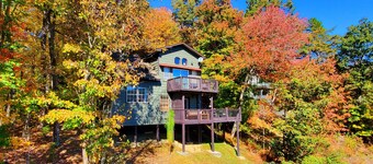 Beautiful views with Hottub and King bed  