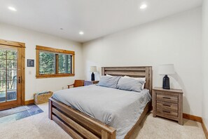 3 slaapkamers, een strijkplank/strijkijzer, internet, beddengoed