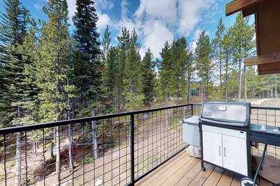 Bellamente actualizado chalet Big Sky con bañera de hidromasaje, terraza y WiFi gratis