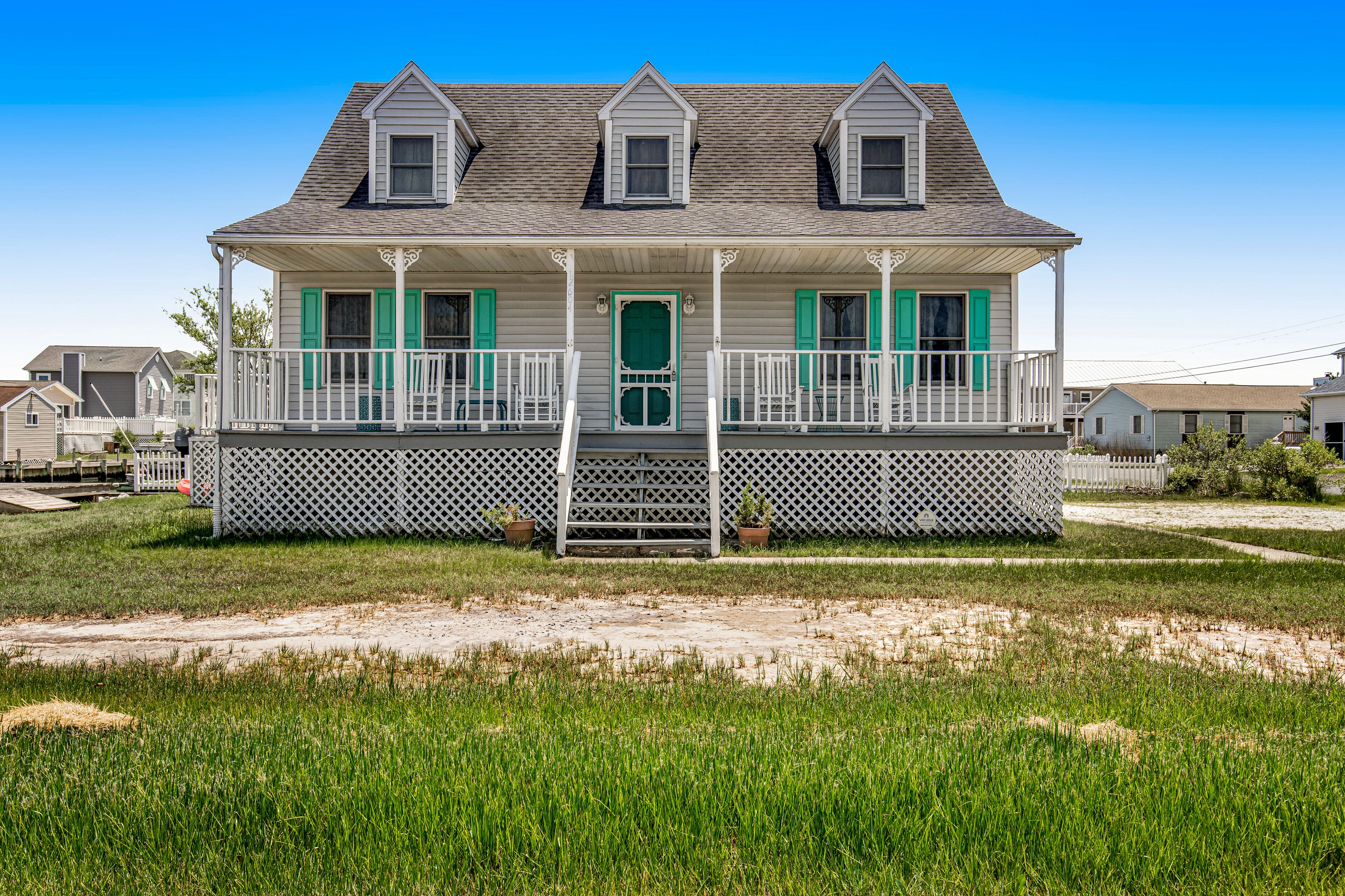 Waterfront getaway in a quiet neighborhood w/ free WiFi, dock, & furnished deck