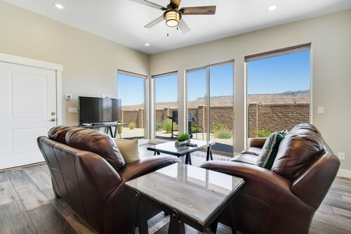 Comfortable Moab condo with patio and views - close to Arches and downtown