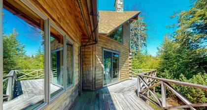 ¡Regístrese en el lago Moosehead con muelle, playa de guijarros, hoguera y amplia terraza!