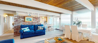 Bay-front rental with views - across street from beach