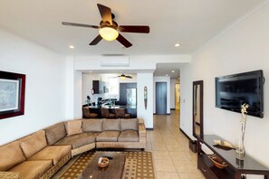 TV - Stunning beachfront condo with WiFi, shared pool, & sweeping ocean views (Jaco)